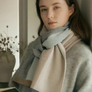 Thermal Contrast Acrylic Scarf